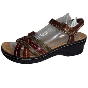 Clarks Bendables Sandals Woven Strap Open Toe Heeled Buckle Closure Size 8.5